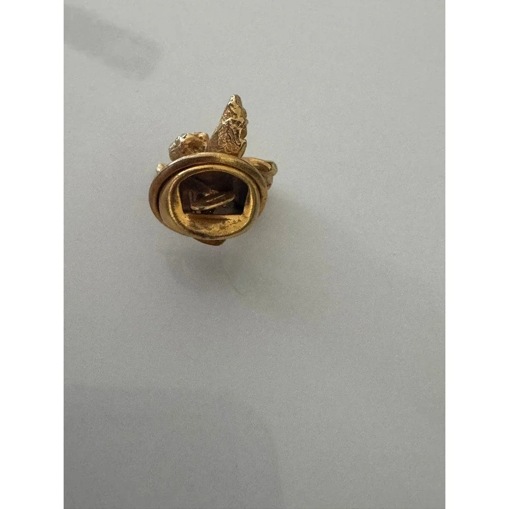 Vintage Gold Tone Cherub Angel Holding Heart Lapel Pin Brooch‎ Tie Tack Unisex